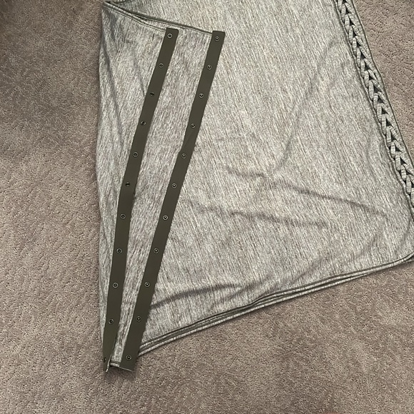 Lululemon scarf/wrap One Size Grey with green undertones - Picture 5 of 7